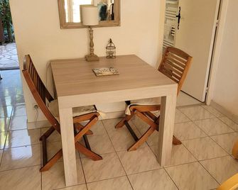 SAINT AYGULF, near beach and center, with small garden, private residence - Saint-Aygulf - Dining room