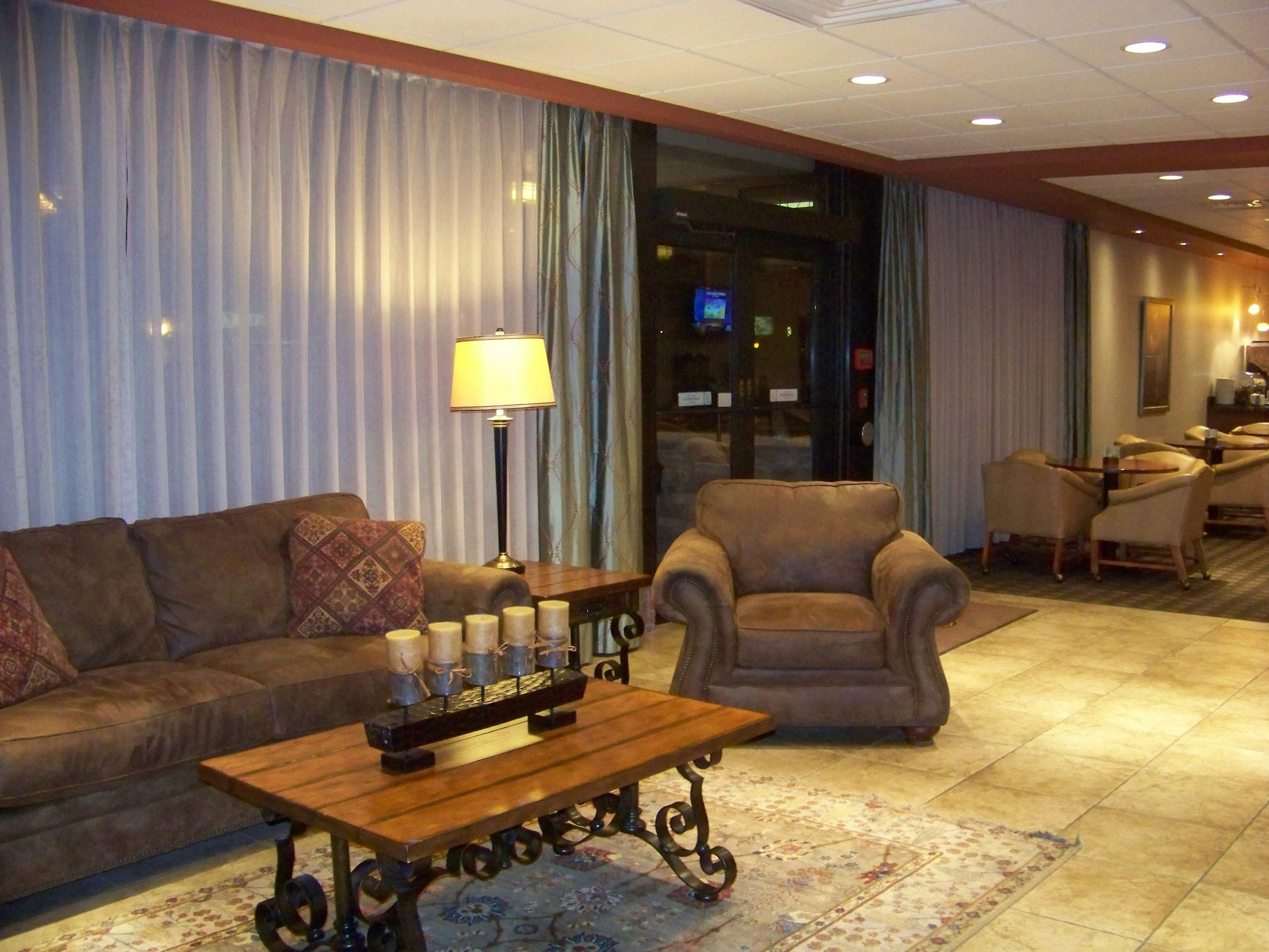 Norfolk Country Inn & Suites - Norfolk - Salónek