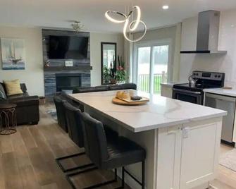 Serenity on the Trent - Campbellford - Kitchen