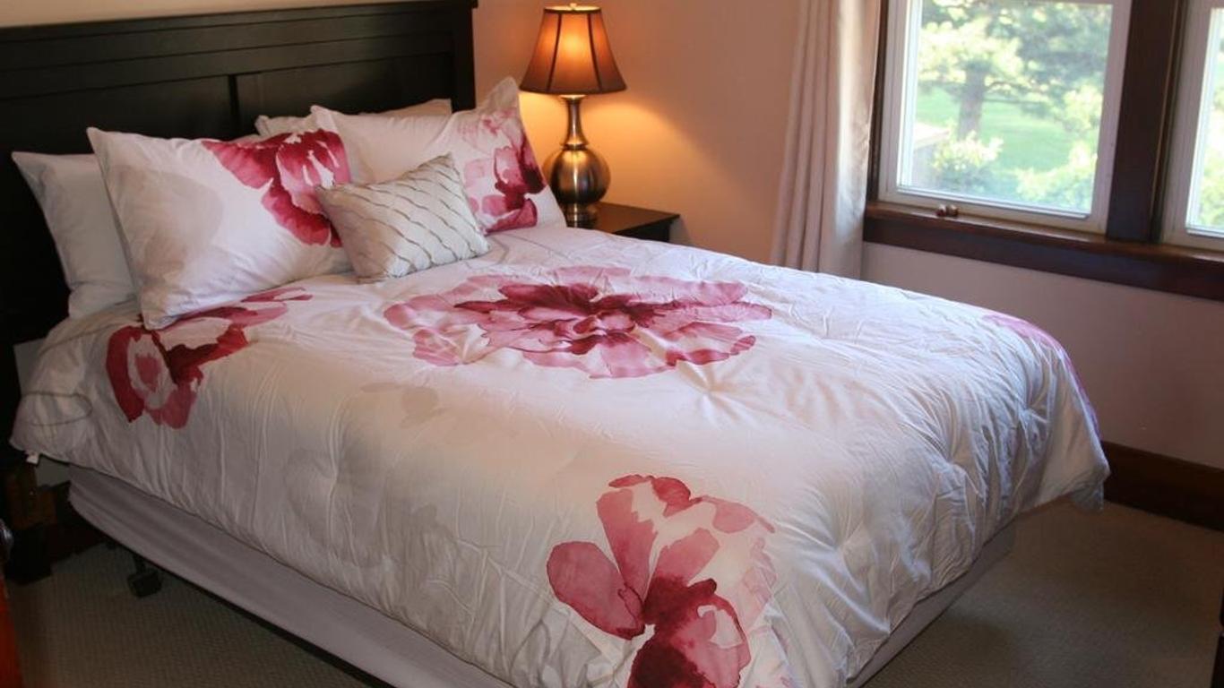 Eastwood Tourist Lodge
