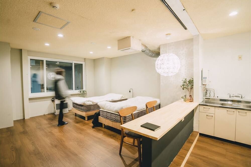 Tug-B Bar & Hostel - 小樽