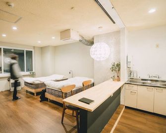 Tug-B Bar & Hostel - 小樽