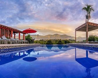 Hotel Campestre Solar De La Luna - Armenia - Piscina