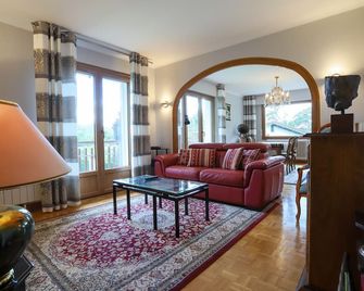 Le Vintage grand appartement 4 étoiles avec jardin proche du lac - Annecy - Sala de estar
