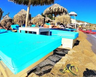 Paradise Beach Camping - Platis Gialos