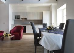 Luxury Britannia Apartments - Griante - Comedor