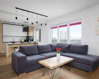 Apartment with Terrace & Parking by Noclegi Renters - Varsovia - Sala de estar