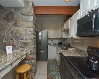 Ski Harbor 07 - McHenry - Cocina