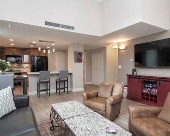 Updated Townhome in the Marina District - سان دييغو - غرفة معيشة