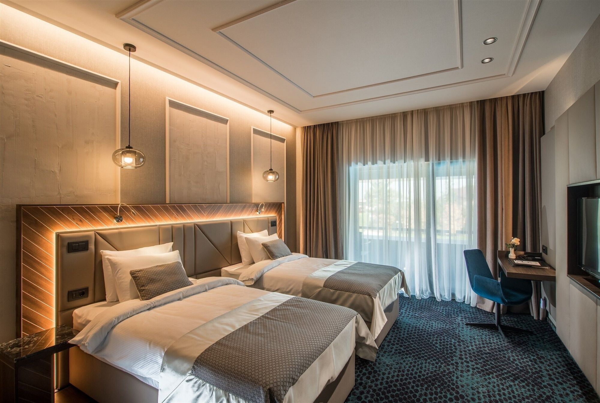 سكاي بلو هوتل آند سبا