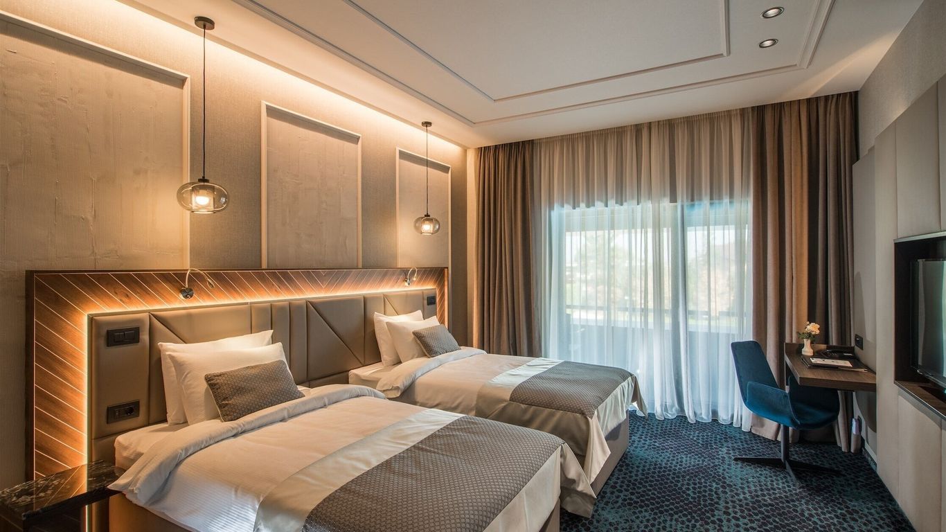 Sky Blue Hotel & Spa