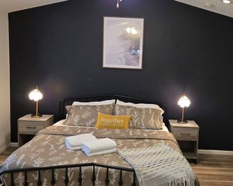 Blue Sage Inn-Pet Friendly home in Saint Robert, MO. Close to Fort Leonard Wood. - St Robert - Slaapkamer