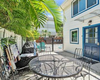 Conch Cottage 1 Bedroom Villa by RedAwning - Bradenton Beach