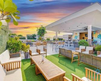 Hollywood Bliss Studio Rooftop Pool - Hollywood - Patio