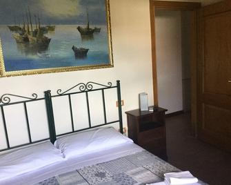 Hotel Ristorante Termitito - Scanzano Jonico - Спальня