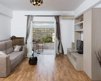Central Luxury Flat with terrace, free Ntflix & HBO Go, 500Mbps Internet - Bucarest - Sala de estar