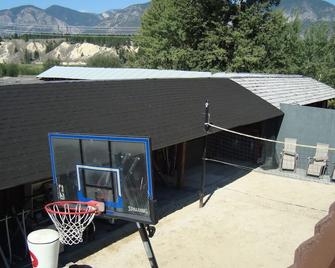 Ypc Fitness & Accomodations - Invermere - Balcony