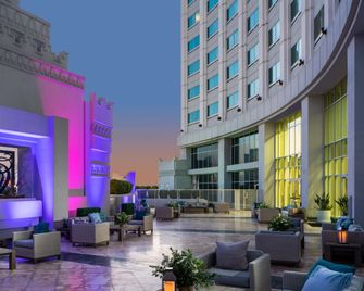 The Commerce Casino & Hotel - Commerce - Patio