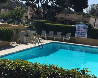 Oasis Inn and Suites - סנטה ברברה - בריכה
