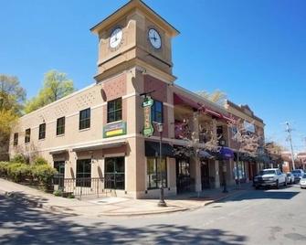 All Inclusive Furnished Duplex In Hillcrestclose To Everything - Little Rock - Building