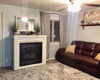 awesome valley views - Orem - Living room