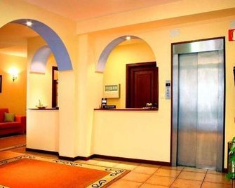 Hotel Las Viñas - Arteixo - Recepció