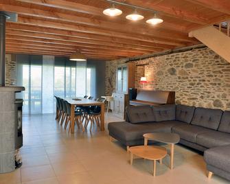 Large Capacity Cottage, Dare Calm And Change Of Scenery In Corrèze - Saint-Germain-les-Vergnes - Sala de estar
