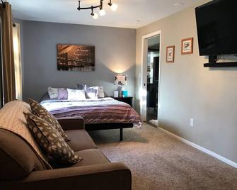 Your Home Away From Home - Anchorage - Bedroom