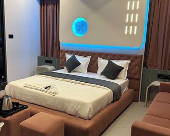 Hotel victoria - Surat - Bedroom