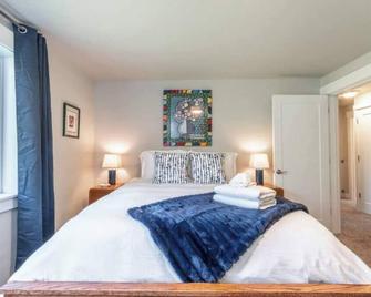 5 bed/3 bath with Game Room! - Vancouver - Habitación