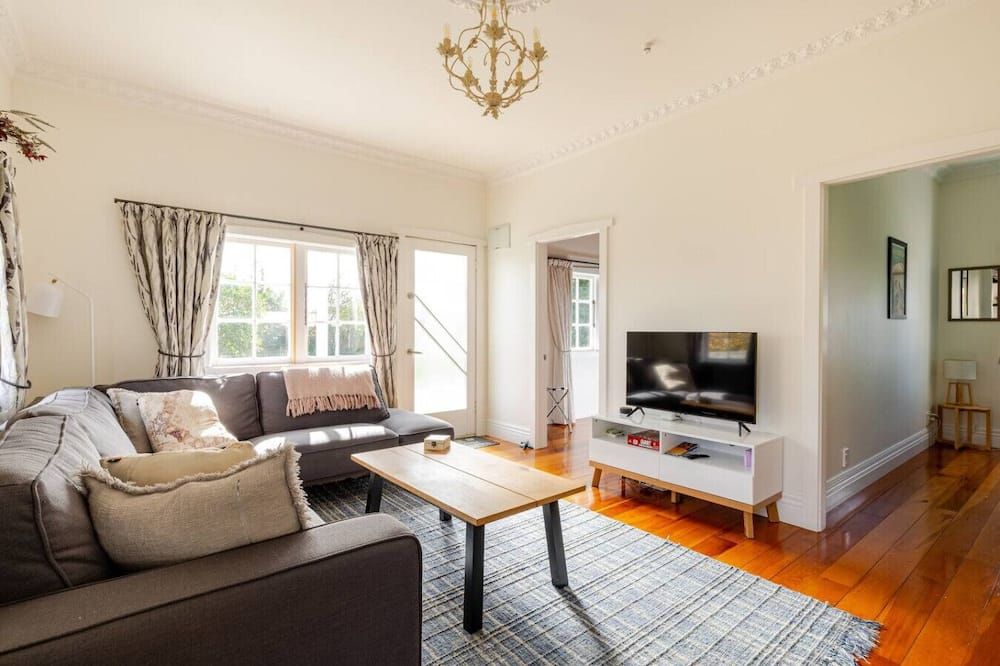 Cute Character Cottage - Martinborough - Living room