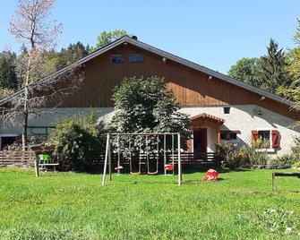 Small farm in the heart of nature - Chatelblanc - Edificio
