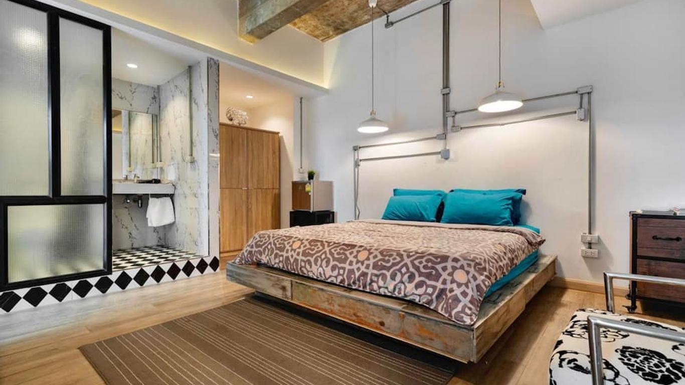 Blu Cabin Ari Stylish Gay Poshtel