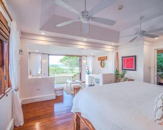 Exclusive Oceanfront Villa in Charming Jamaican North Coast Resort Town - Priory - Habitación