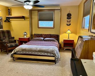 Village Hideaway, 1 bdrm efficiency, private entrance. On the Rail Trail. - Saranac Lake - Ložnice