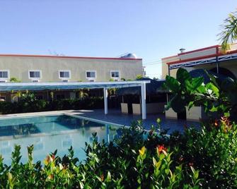 Ukl Ever Resort Hotel - Laoag - Pool