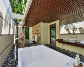 Avery Le Nixsun Villas Ungasan with Free access to Gym center by Waringin Hospitality - Νότια Κούτα - Μπάνιο