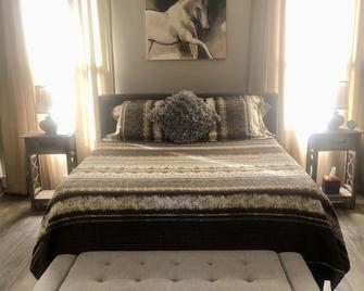 Guest House in the country, but close to the city! - Nehawka - Bedroom