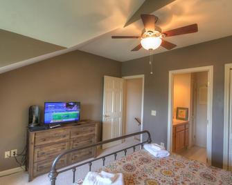 Higher Ground At Yonahlossee - Boone - Bedroom