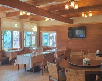 Yosemite Park B&B - רן-איי - מסעדה