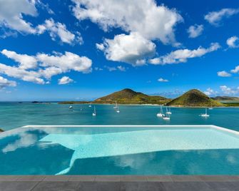 Villa Papillon - Jolly Harbour - Uima-allas