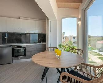 Ilios Apartments Beach Resort - Maleme - Kitchen