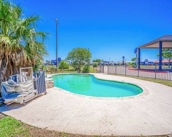 Executive Inn Port Lavaca By OYO - Port Lavaca - Zwembad