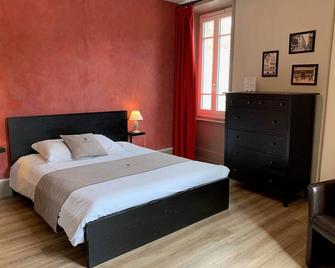 هوتل دو ميدي - Annonay - غرفة نوم