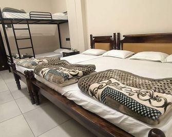 Saryu Homestay - Ujjain - Bedroom