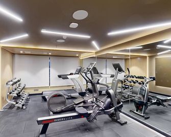 Park Inn & Suites by Radisson Thrissur East Fort - Thrissur - Gimnasio