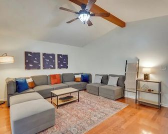 Relaxing Lynn Haven Escape With Screened - Lynn Haven - Living room