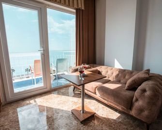 Kristal Beach Hotel - Antalya