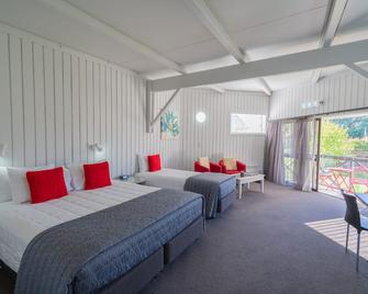 Asure Explorer Motel & Apartments - Te Anau - Bedroom