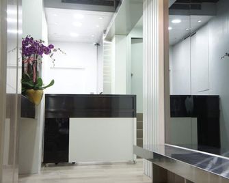 Homy Central - Hong Kong - Front desk